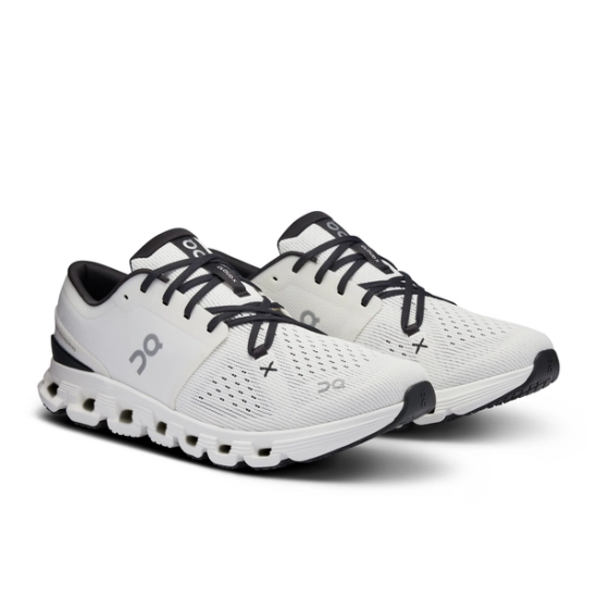 On Cloud X 4 Ivory/Black dámské sportovní boty