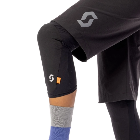 Scott Soldier Ghost black knee guards chrániče kolen